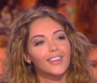 Star-System #NabillaenGAV : Non mais allô la police quoi... Un coup de tecou dans le je t'aime !