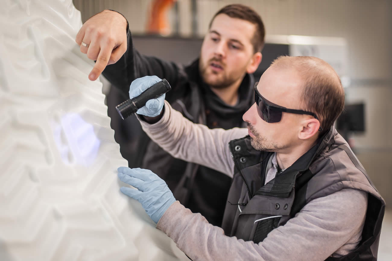 T'as tout su, Jul, Julien a tout vu, Jul, Julien m'a rit, Jul t'as tout dit ! T'as tout su, Jul, Julien a tout vu, Jul, Julien m'a rit, Jul t'as tout dit !