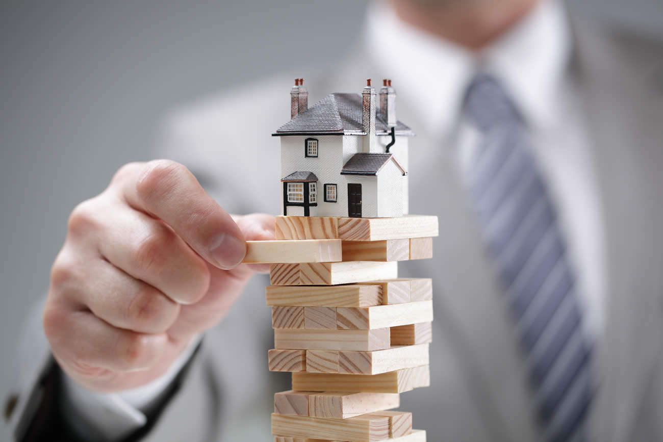 Immobilier : les prix descendent d'un palier, krach en vue ? En 2022, ça devrait se fissurer !